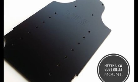 Une plaque pour fixer son volant OSW chez Hybrid Racing Simulations